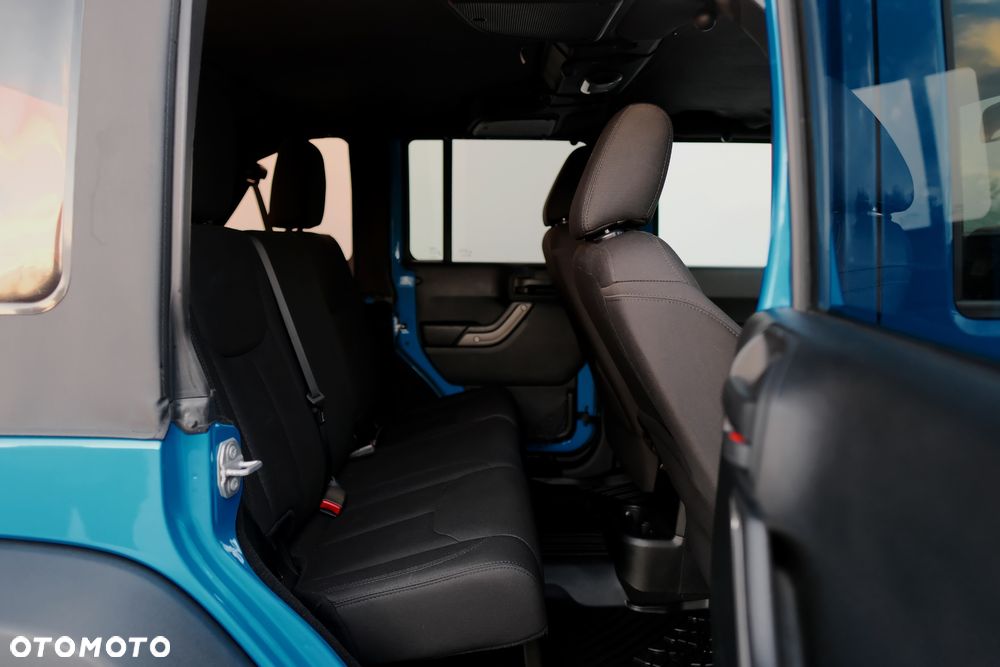 Jeep Wrangler 3.6 Unlim X - 27