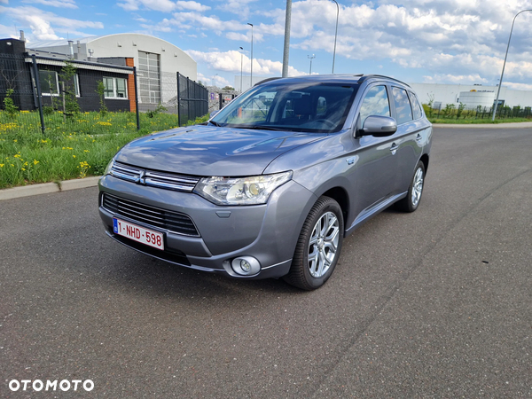 Mitsubishi Outlander 2.0 4WD Plug-In Hybrid Top