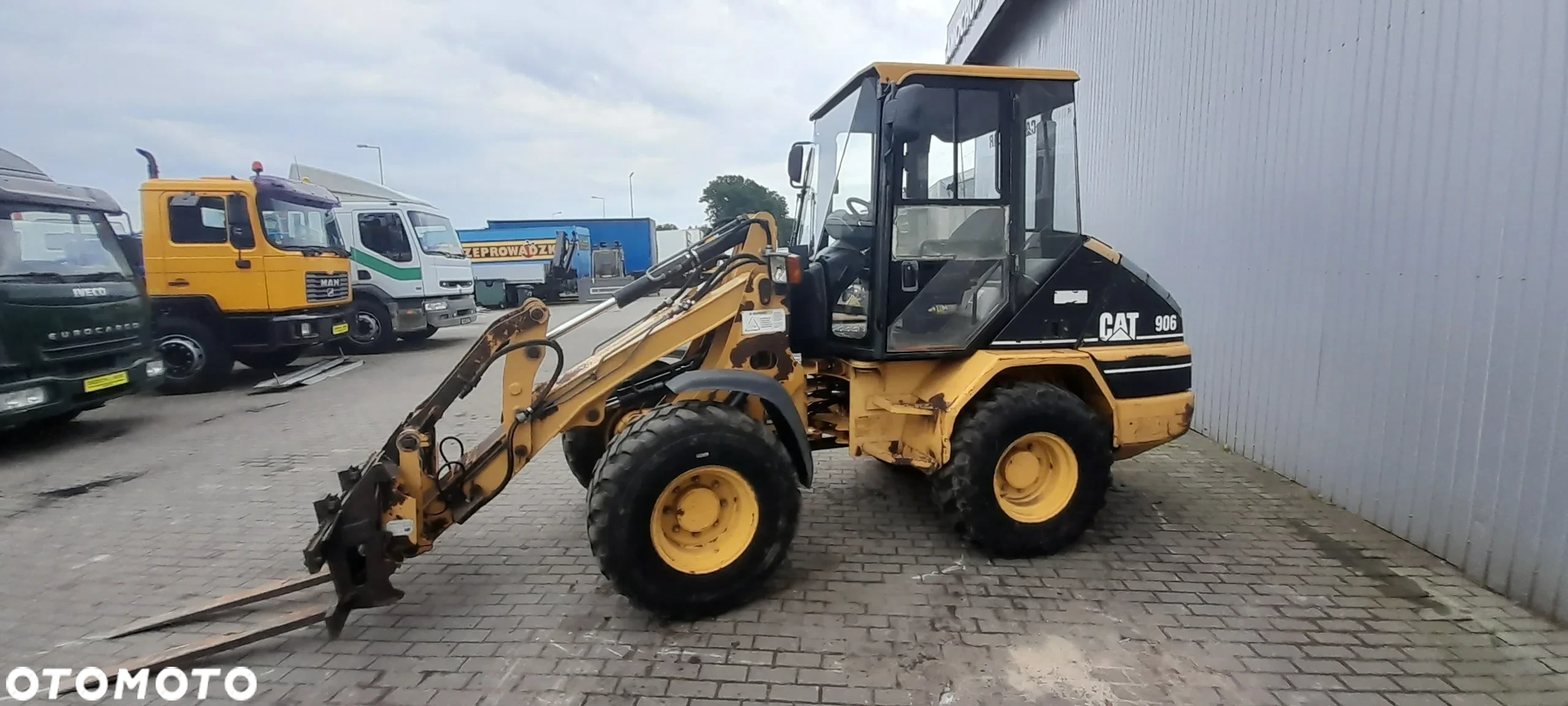 Caterpillar 906 - 10