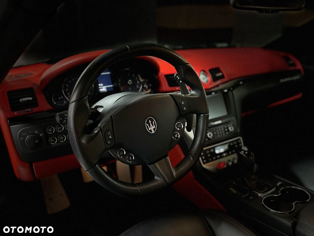 Maserati GranTurismo S Automat - 33