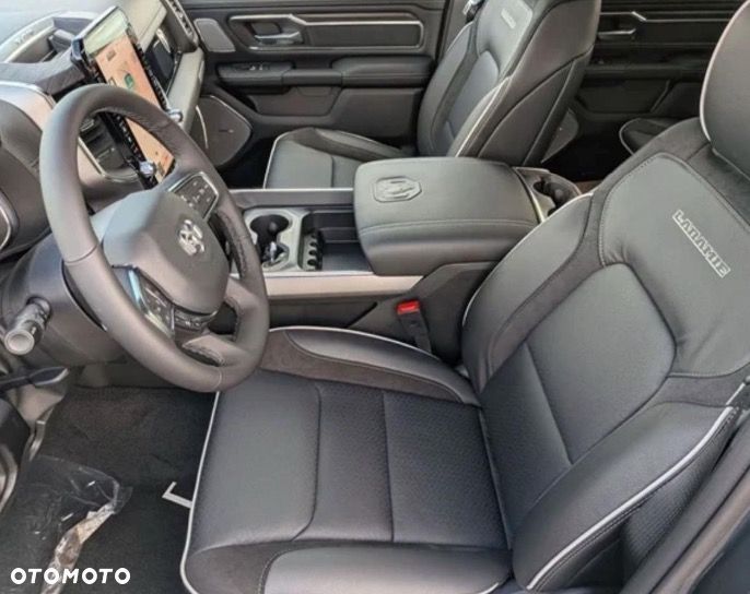 RAM 1500 5.7 Crew Cab Shortbed Laramie Black - 8