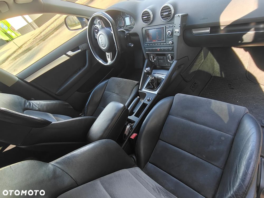 Audi A3 Sportback 2.0 TDI DPF quattro Ambition - 8