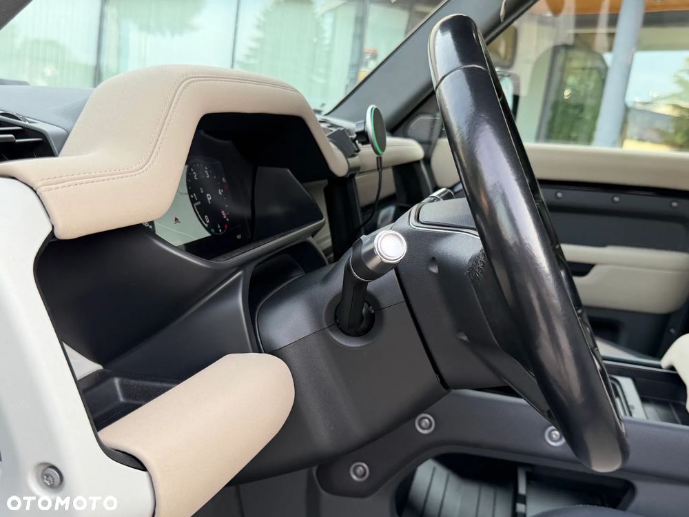 Land Rover Defender 3.0 D300 mHEV X-Dynamic SE - 11