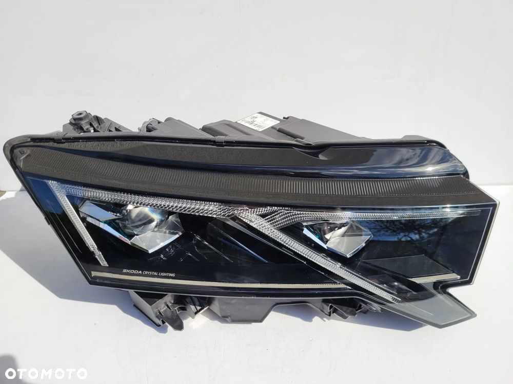Skoda Octavia IV lift lampa przod prawa full led - 2