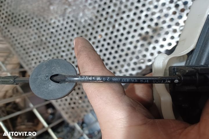 Broasca usa fata stanga 3D1837015A Volkswagen VW Golf 5 [2003 - 2009] - 3