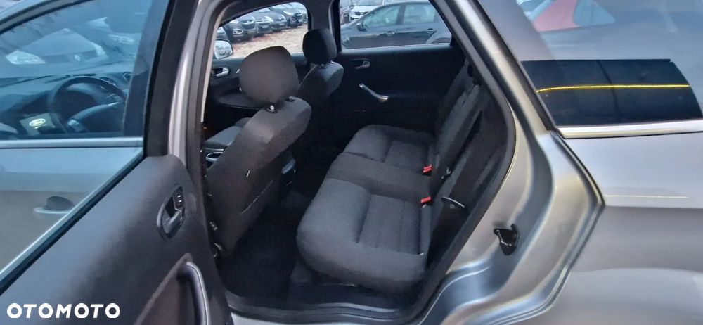 Ford Mondeo 2.0 Futura X - 21