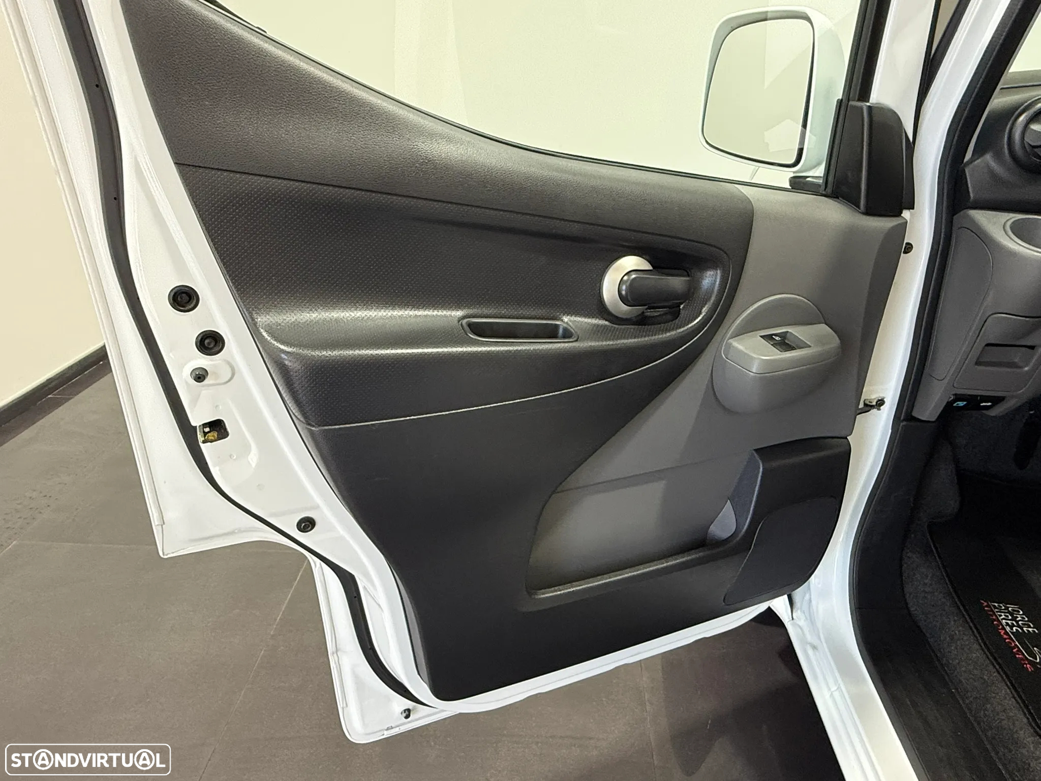 Nissan NV200 Evalia - 24