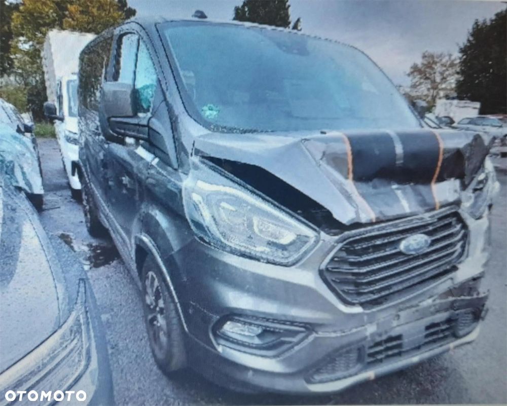 Ford Tourneo Custom - 1