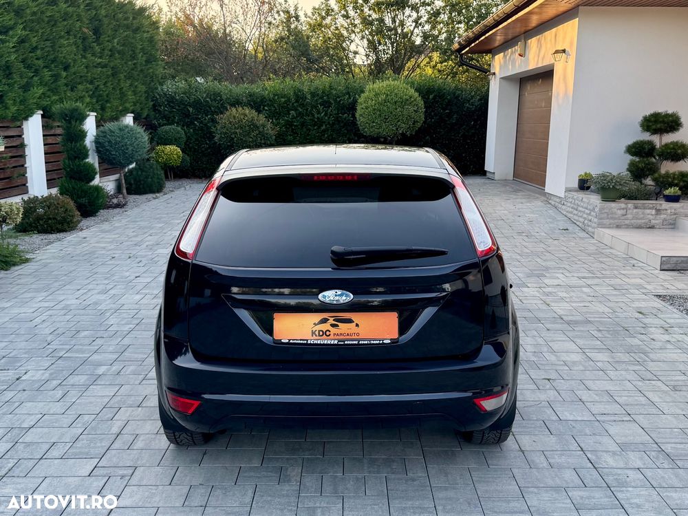Ford Focus 1.6i Titanium - 11