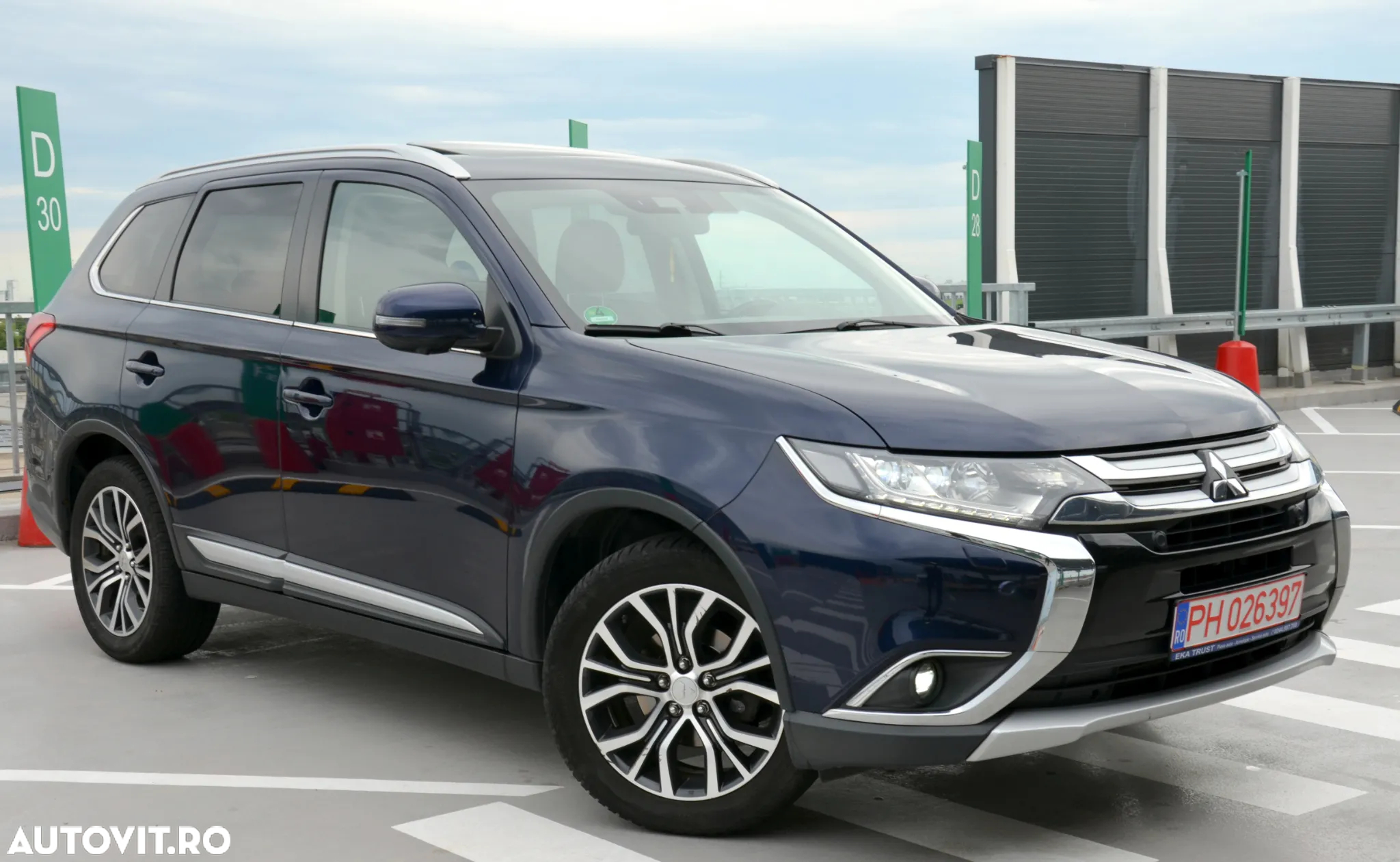 Mitsubishi Outlander 2.2 DI-D 4WD Automatik Diamant Edition+ - 2