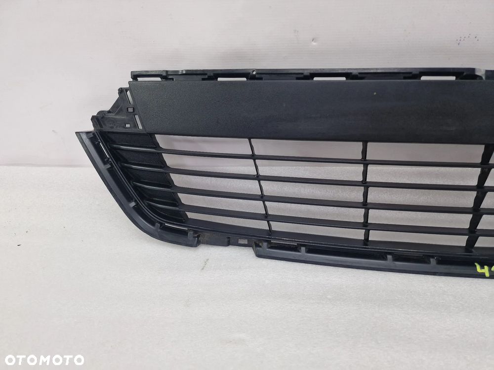 TOYOTA YARIS III 3 11- KRATKA ŚRODKOWA ZDERZAKA PRZEDNIEGO PRZÓD , NR 53112-0D210 , NR AUKCJI KR410 - 3