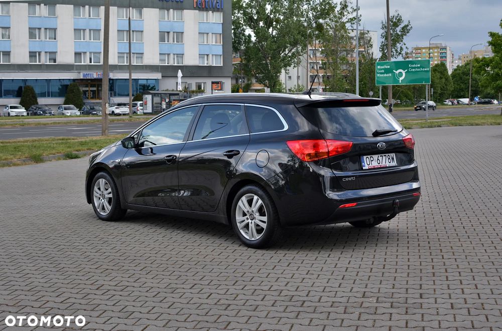 Kia Ceed 1.6 GDI Dream Team Edition - 4