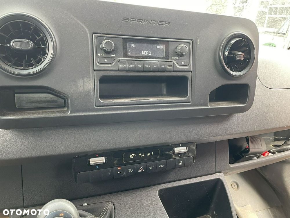 Mercedes-Benz Sprinter - 15