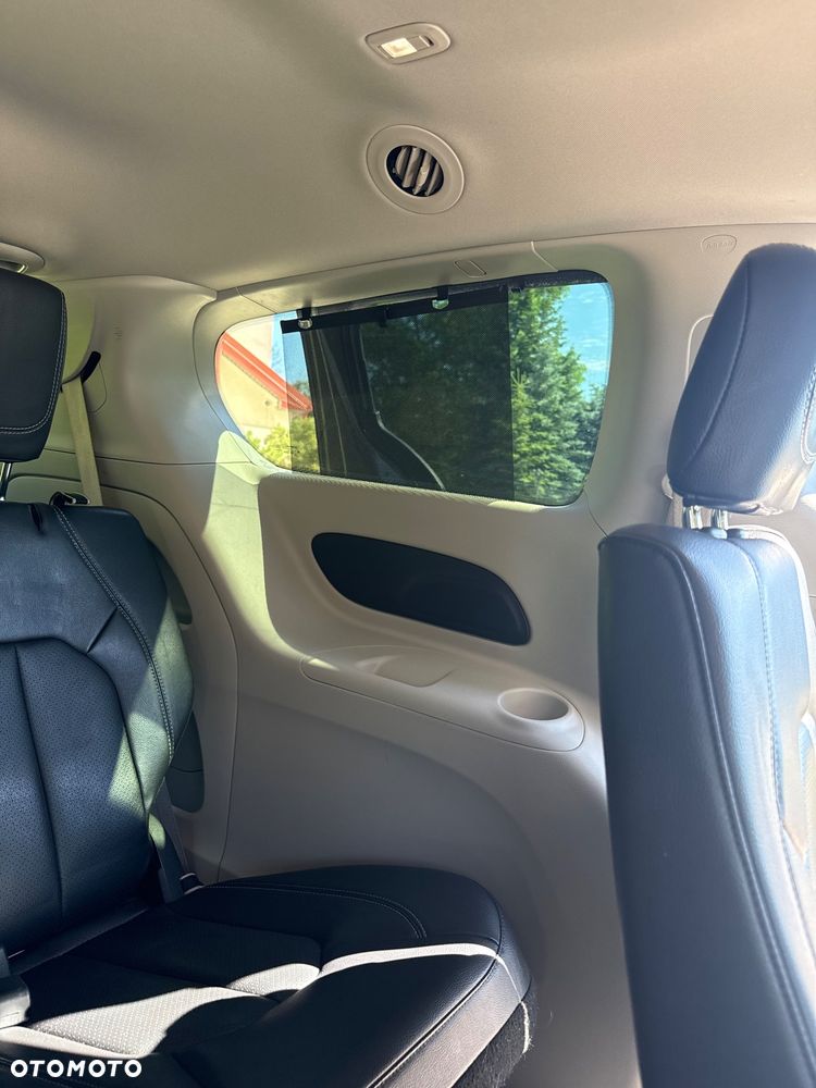 Chrysler Pacifica - 35