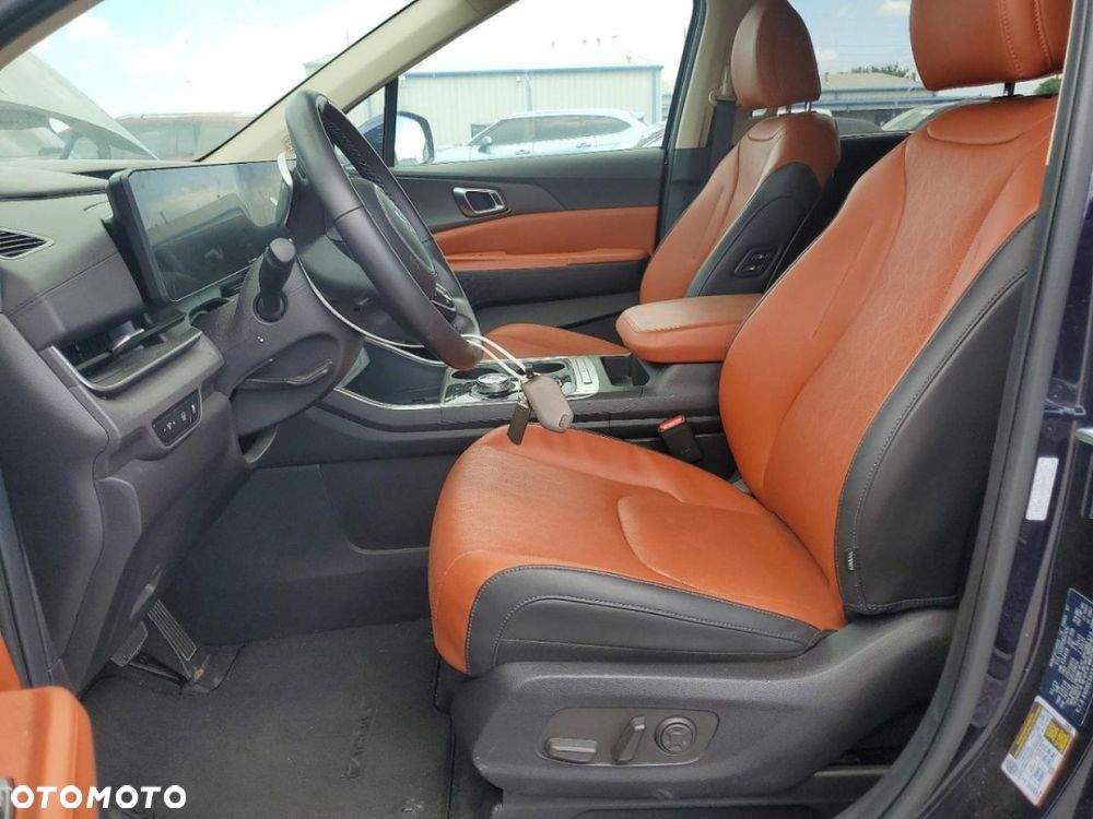 Kia Carnival - 7