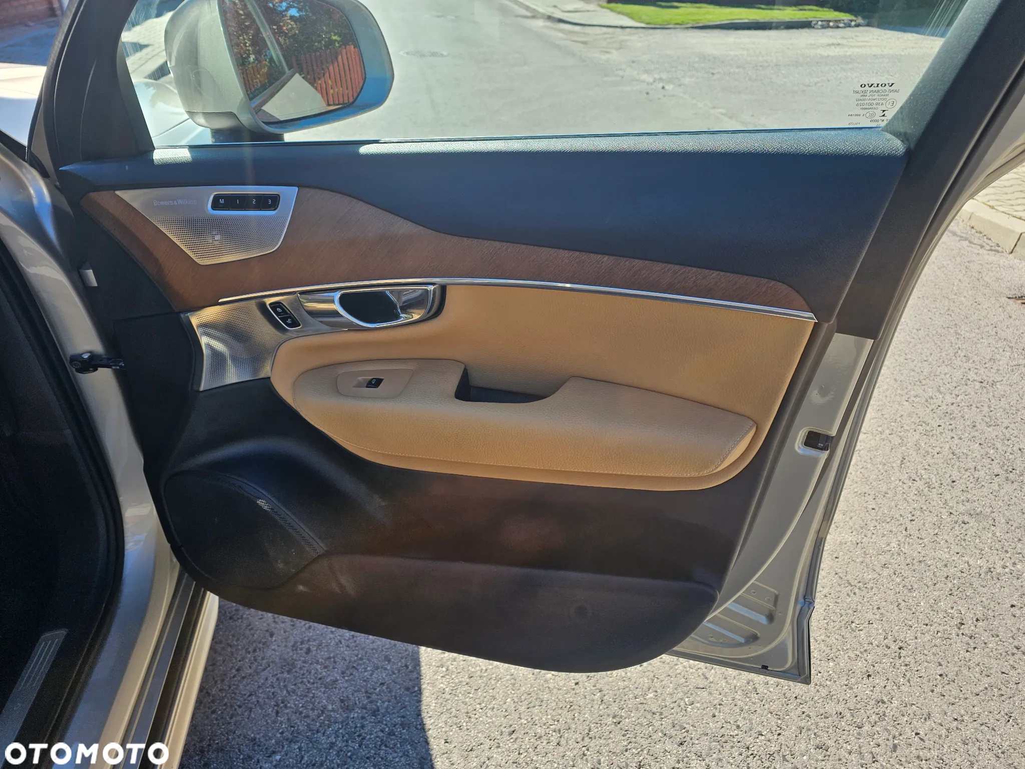Volvo XC 90 T8 AWD Plug-In Hybrid Momentum 7os - 27