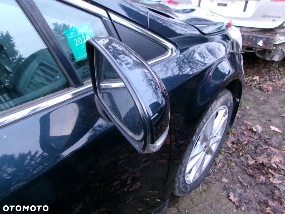 LUSTERKO PRAWE ZEW.TOYOTA AVENSIS T27 09-14 UK 1H2 - 2