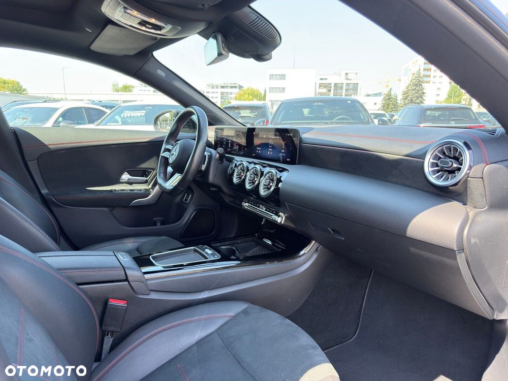 Mercedes-Benz CLA 220 4-Matic AMG Line 7G-DCT - 26