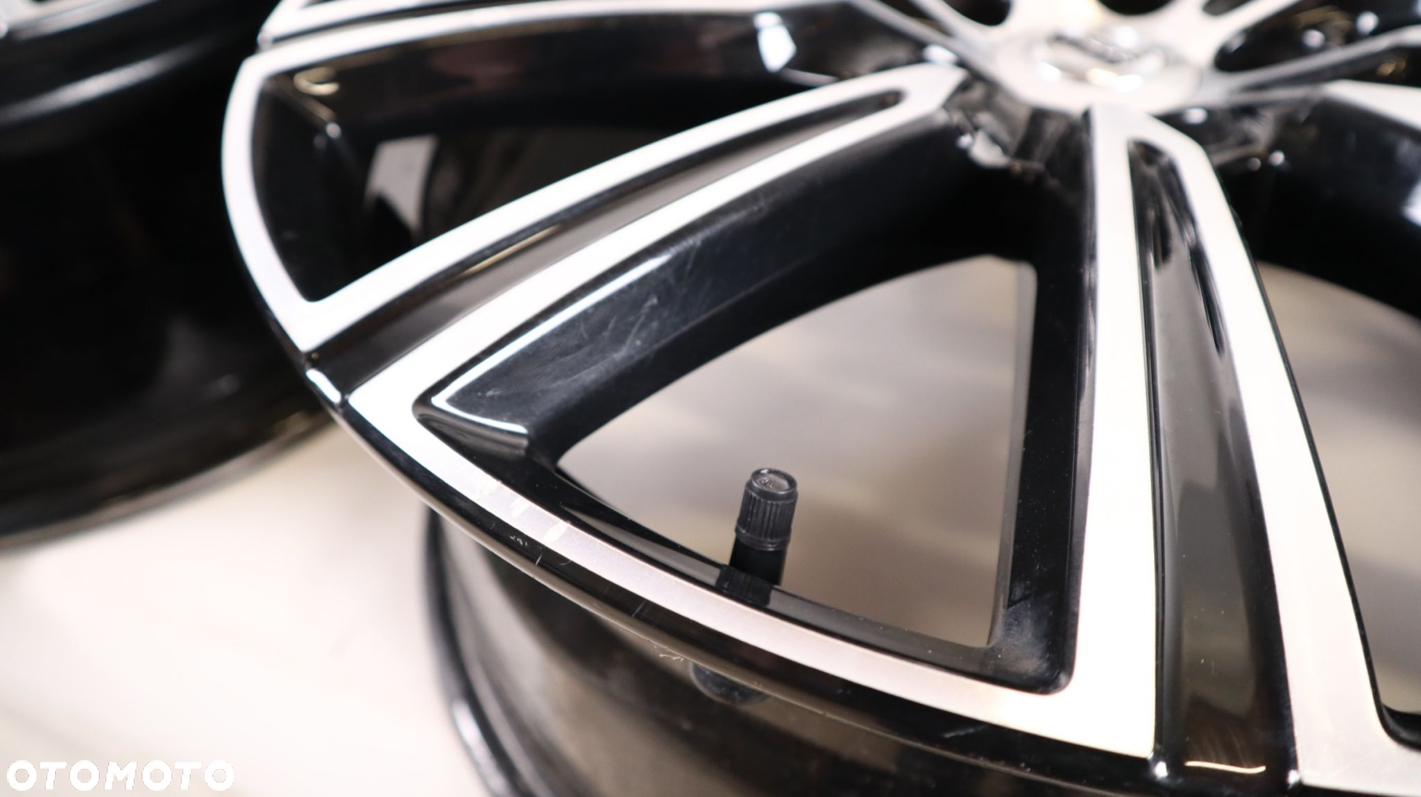 VOLVO XC60 II FELGI ALUMINIOWE 19X7.5 31680357 - 3