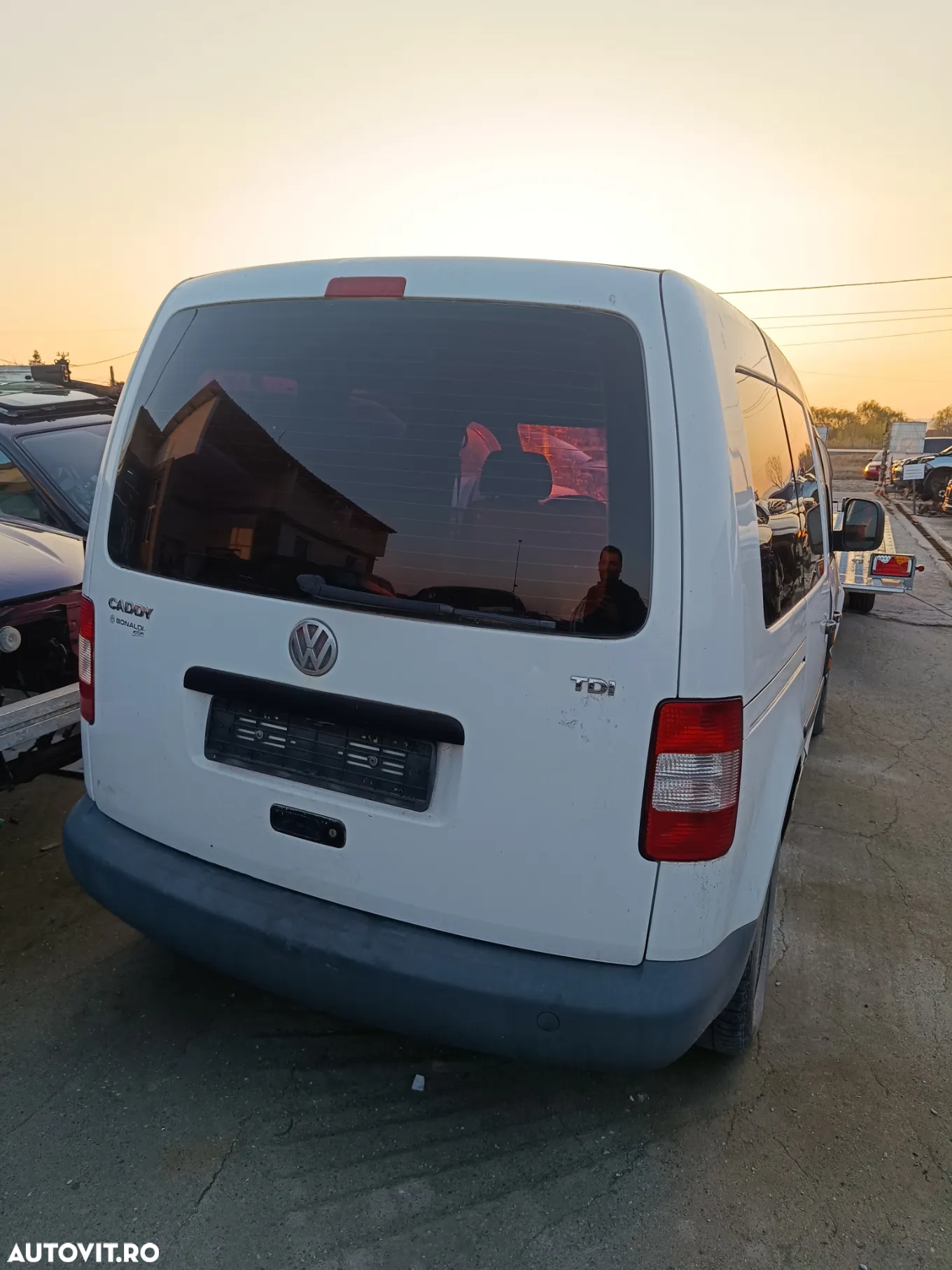 Dezmembrez Volkswagen Caddy 1.9tdi fabr 2005 - 2