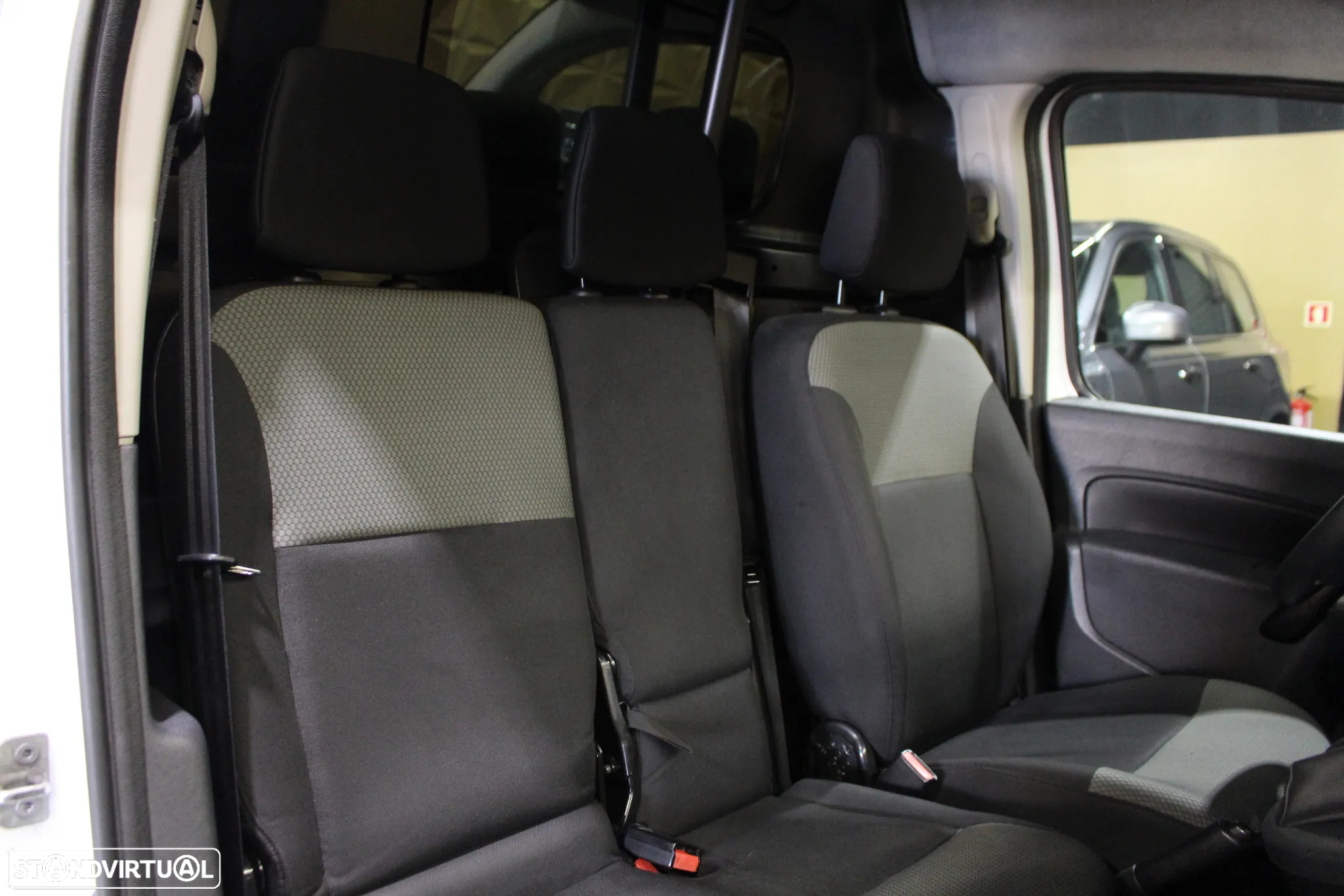 Renault Kangoo Maxi Cx. Automática 3Lugares - 18