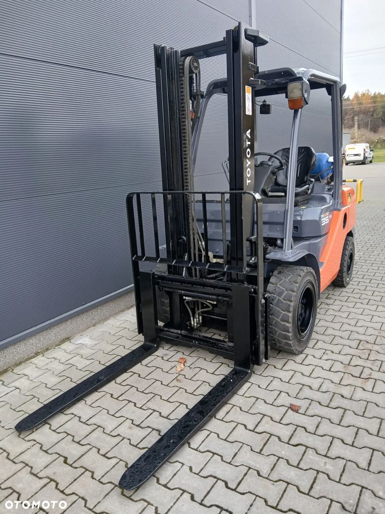 Toyota 02-8FGJF35 - 4