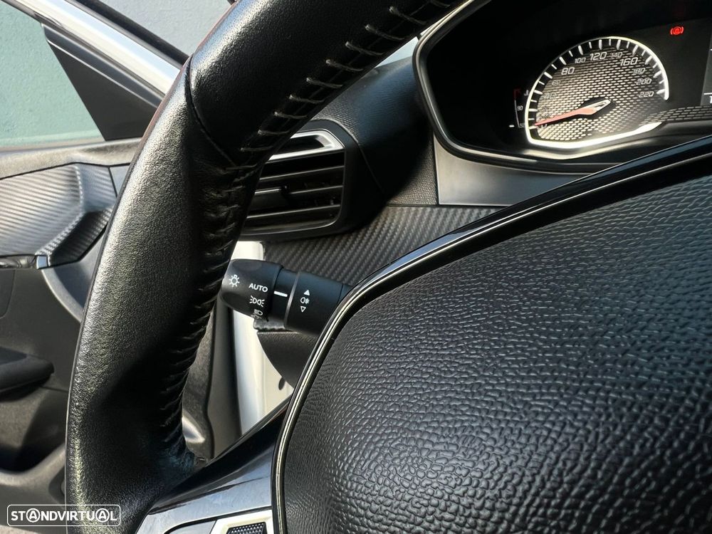 Peugeot 208 PureTech 75 Active Pack - 17