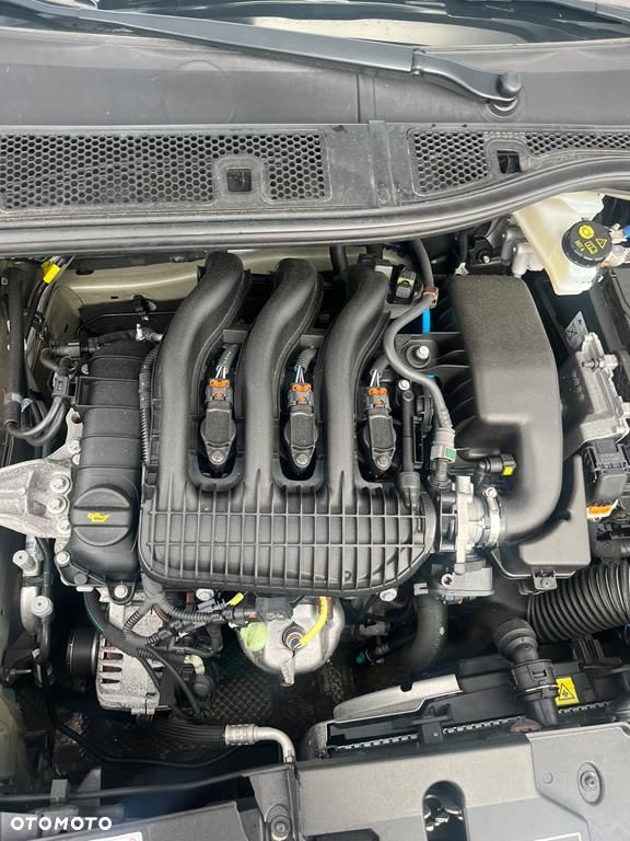 Peugeot 208 - 6