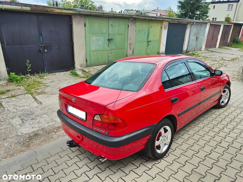 Toyota Avensis - 4