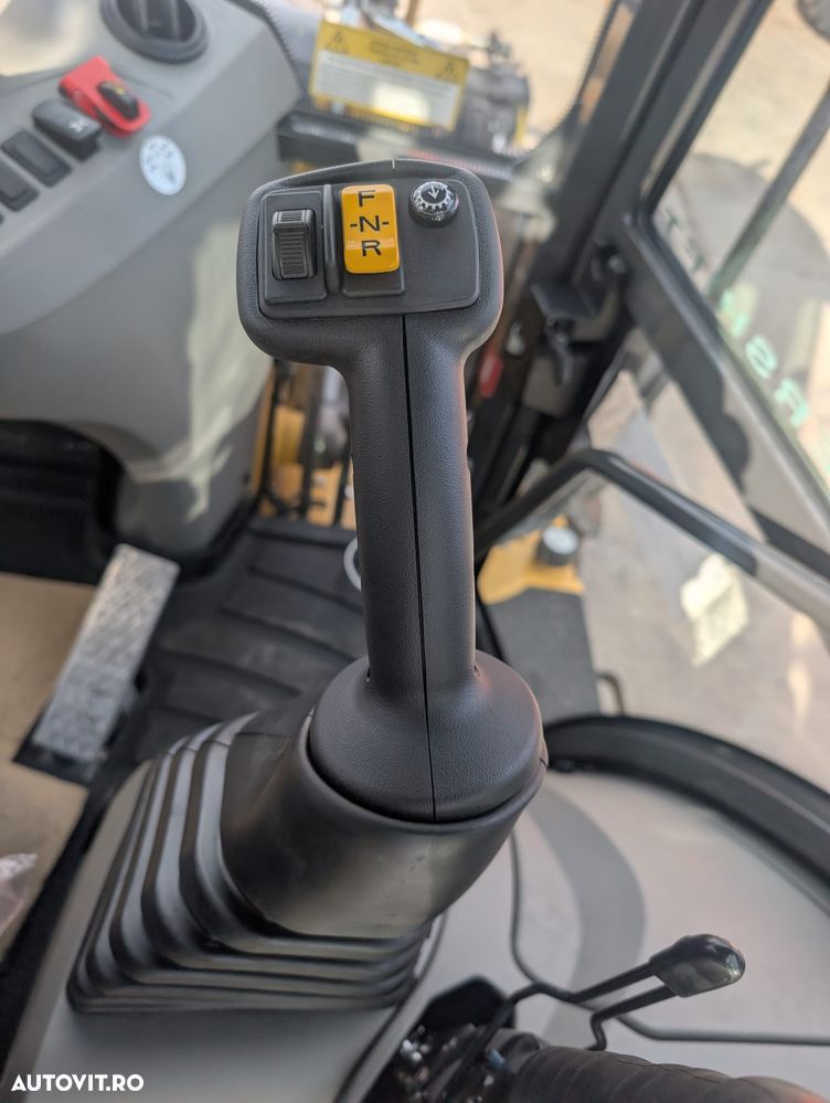 New Holland B115D, ROTI EGALE, FULL OPTION, Masa operationala 10t, motor 120CP, Certificat CE, Anv MICHELIN, automata POWERSHIFT, Cupa 4x1, FURCI, brat extensibil, ins picon, posibil leasing 5 ani, -PROMOTIE 89.900 EUR+Tva - 27