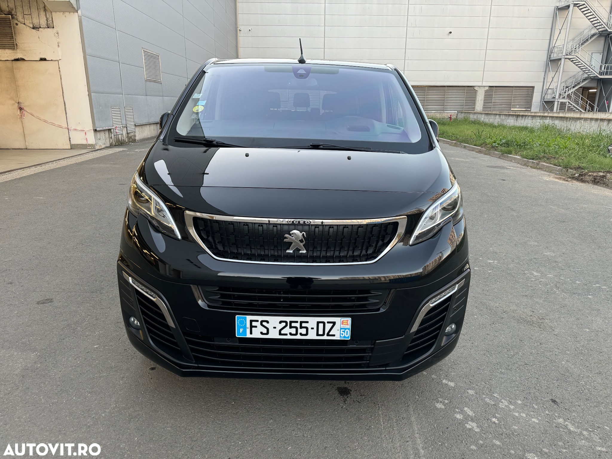 Peugeot Traveller L2 2.0 BlueHDi 180 S&S EAT8 Business VIP - 9