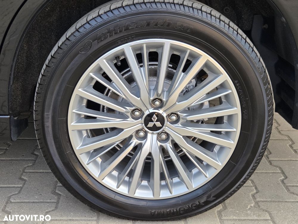 Mitsubishi Outlander 2.4 4WD Diamant+ - 25