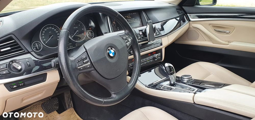 BMW Seria 5 520d xDrive - 11