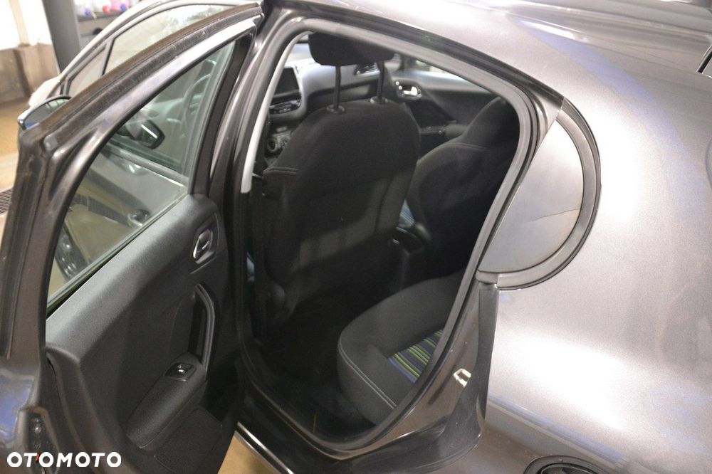 Peugeot 208 - 24