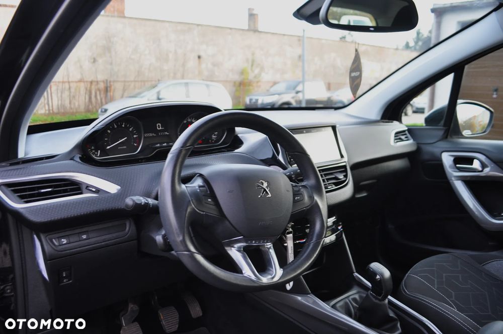 Peugeot 2008 1.2 Pure Tech Style S&S - 12