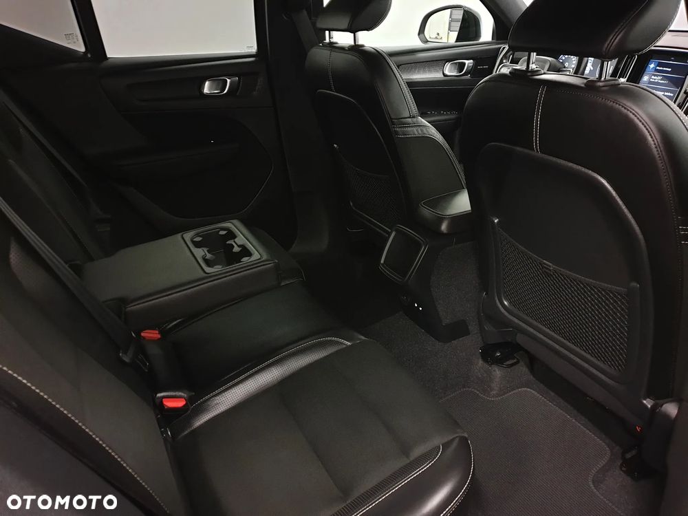 Volvo XC 40 D4 AWD R-Design - 29