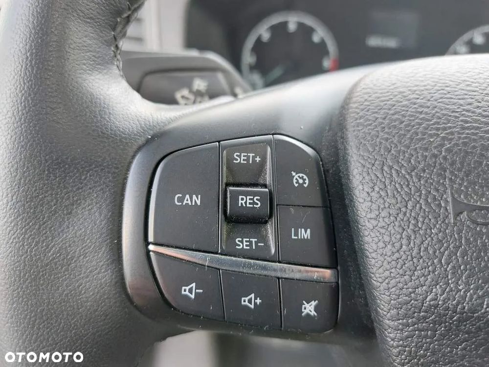 Ford CHALLENGER - 12