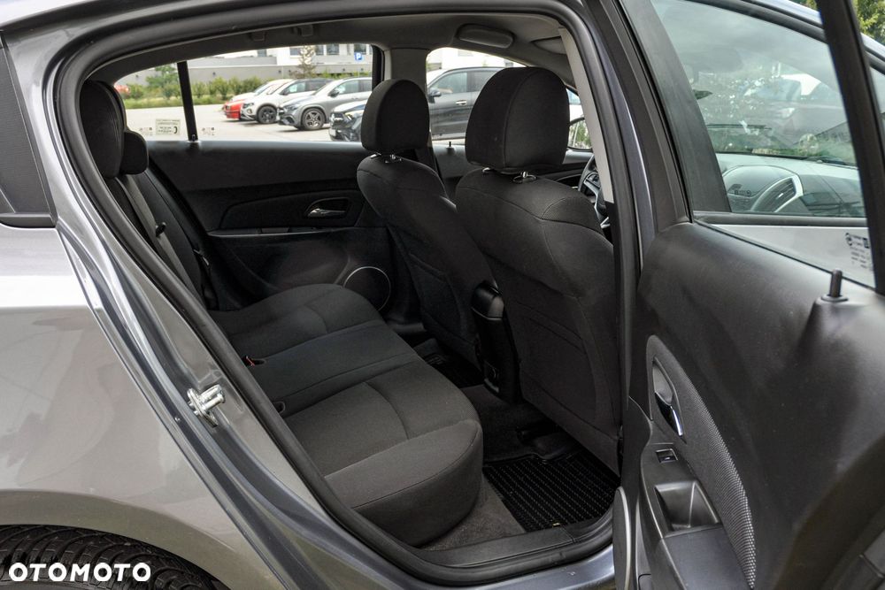 Chevrolet Cruze - 12