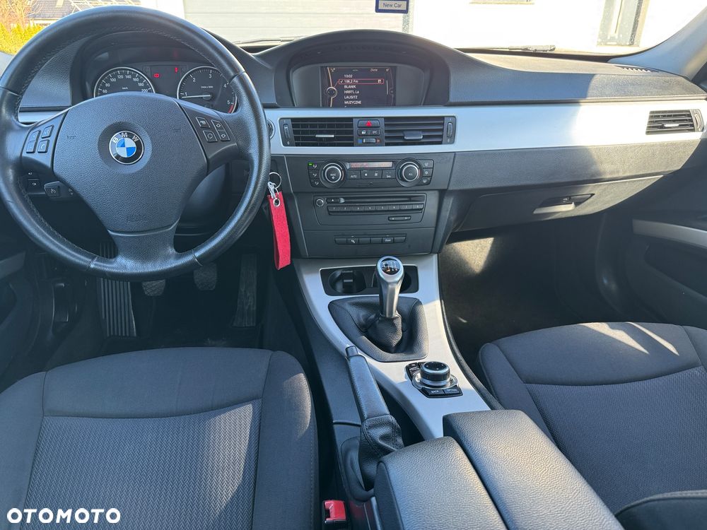 BMW Seria 3 318d DPF Edition Lifestyle - 16
