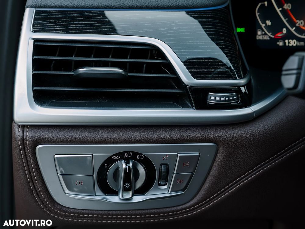 BMW Seria 7 730d xDrive MHEV - 26