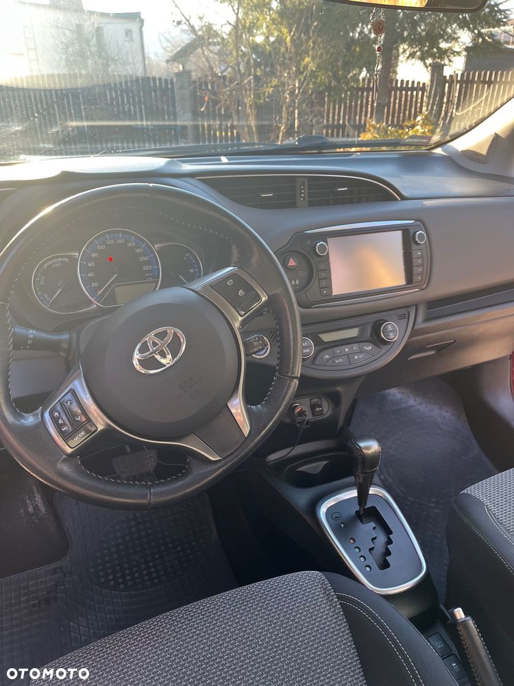 Toyota Yaris Hybrid 100 Life - 6
