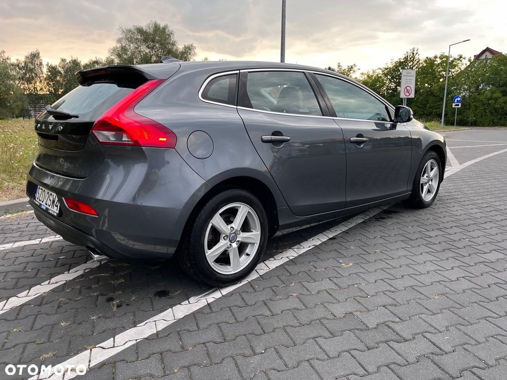 Volvo V40 D3 Momentum - 4