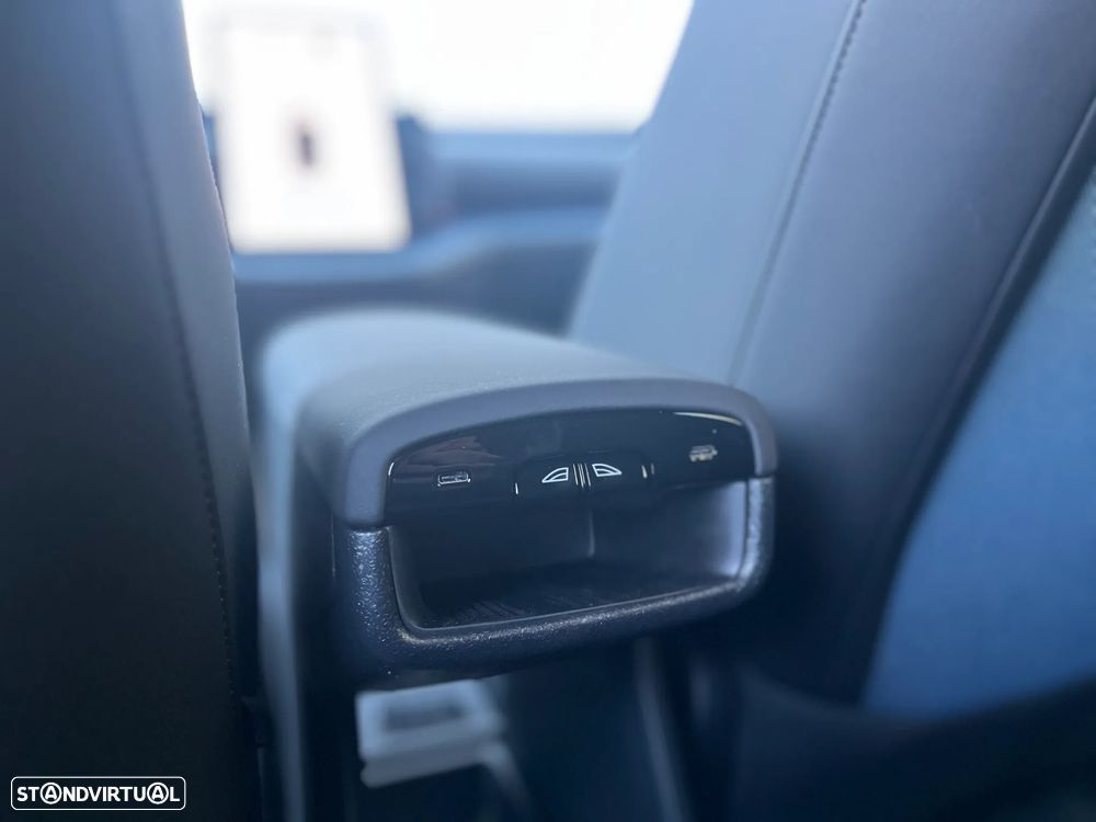 Volvo EX30 69 kWh Single Motor Extended Range Black Edition - 23