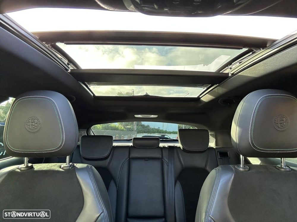 Alfa Romeo Stelvio V6 2.9 Bi-Turbo AT8-Q4 Quadrifoglio - 27