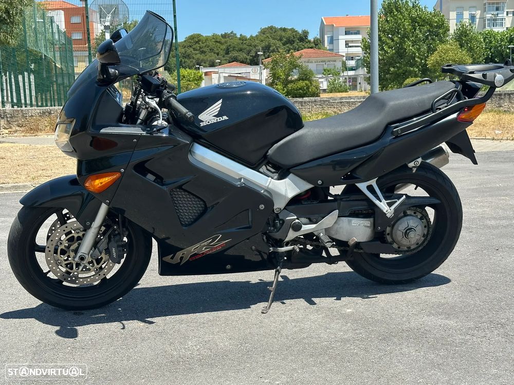 Honda VFR FI - 3