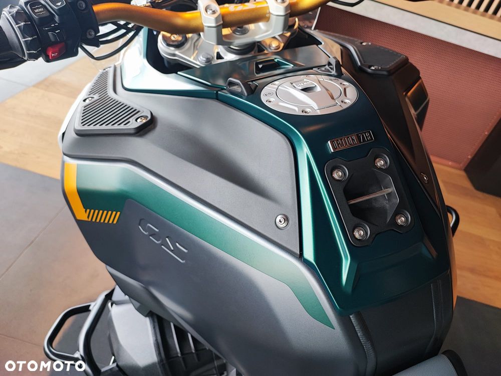 BMW R - 8
