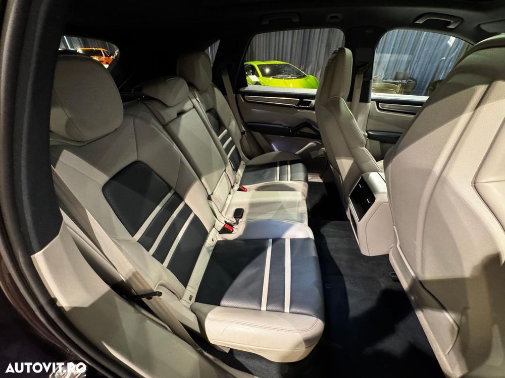 Porsche Cayenne Standard - 17