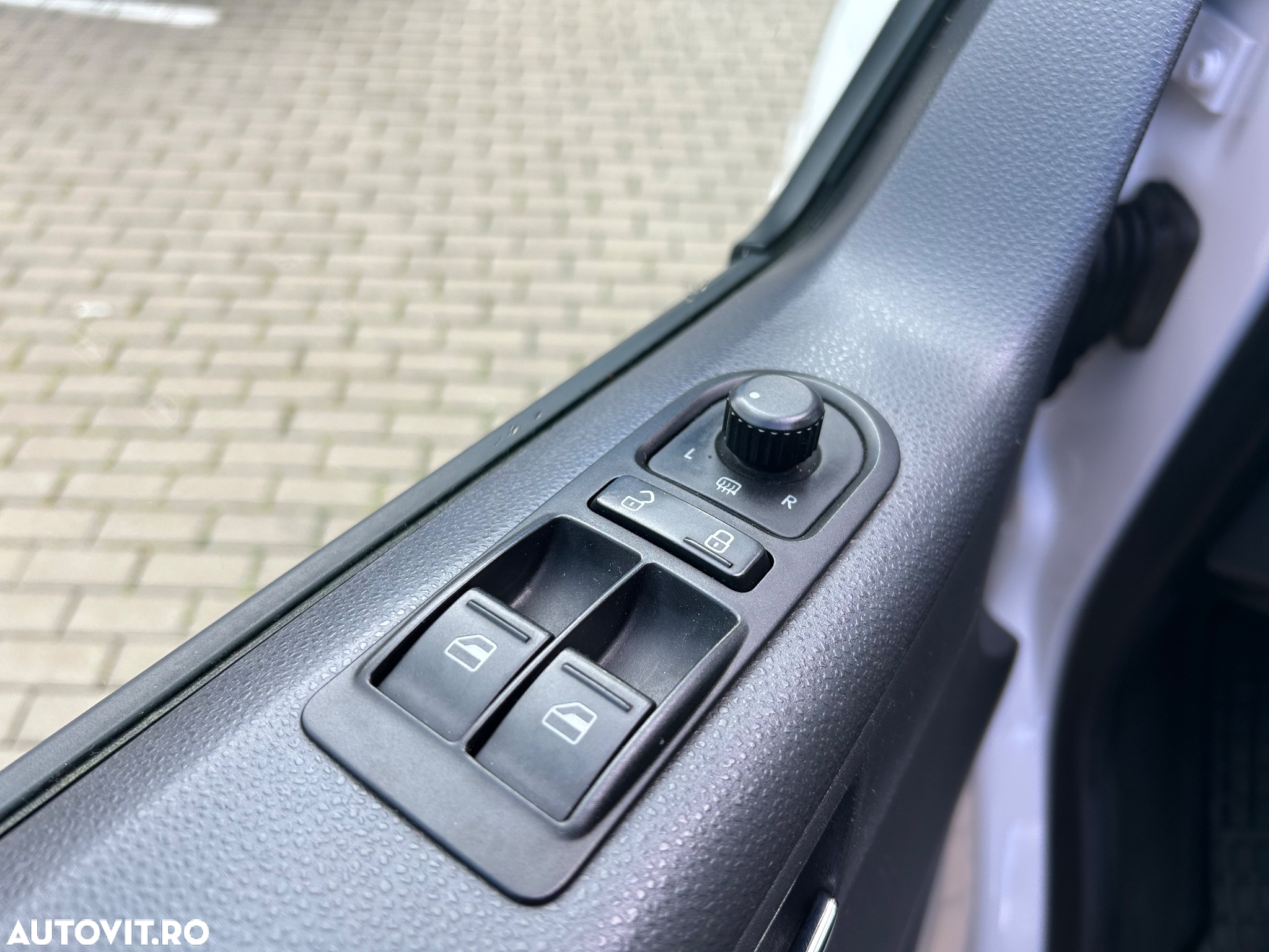 Volkswagen Caravelle - 29