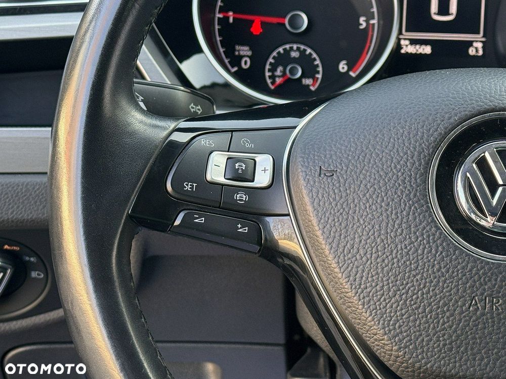 Volkswagen Touran 1.6 TDI SCR DSG IQ.DRIVE - 15