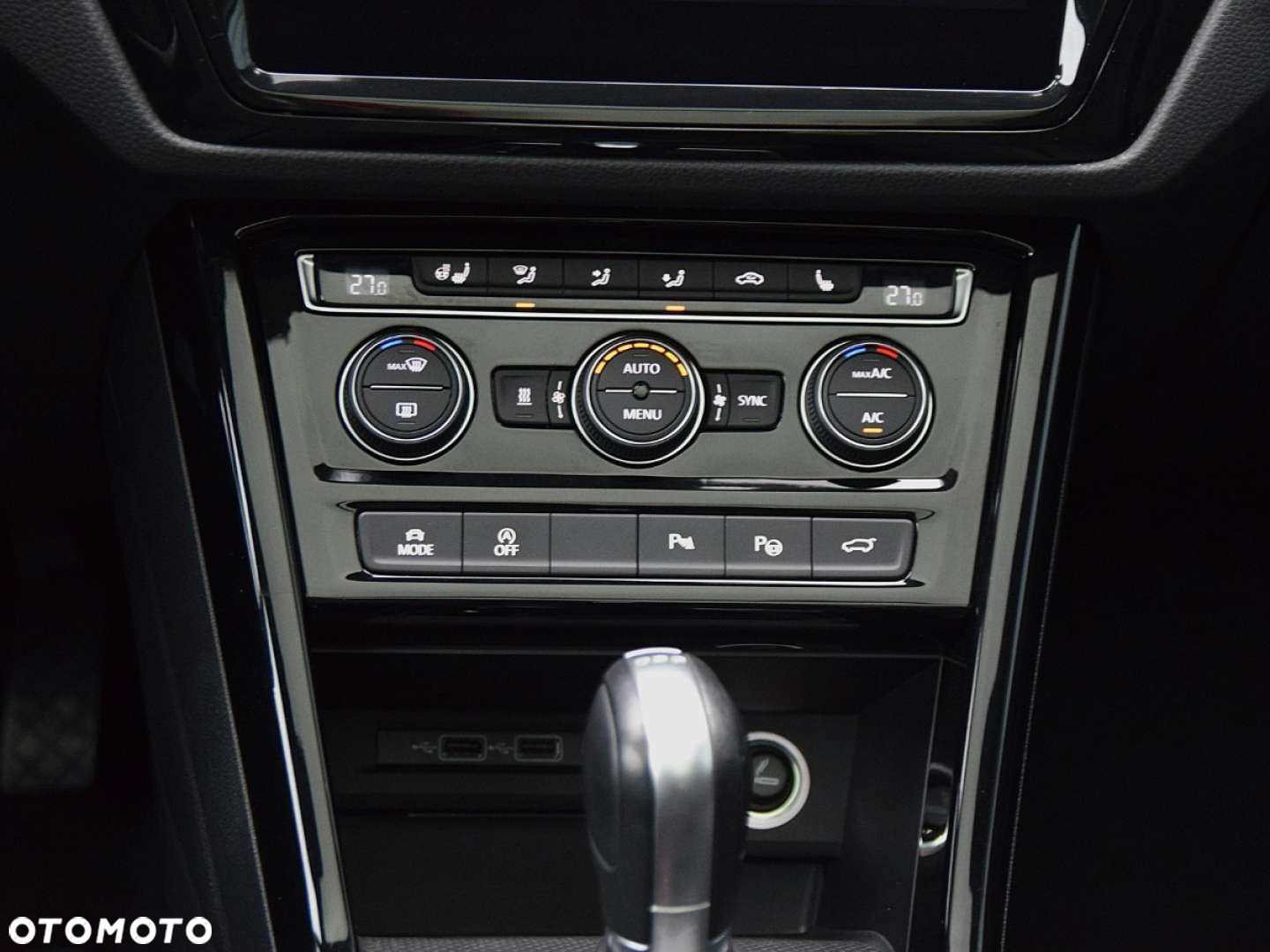 Volkswagen Touran - 29